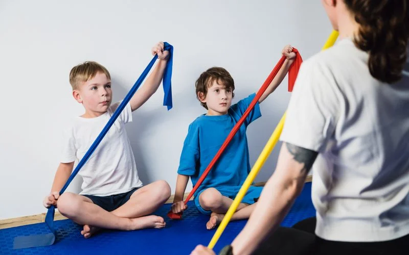 Wady postawy u dzieci — kiedy to tylko faza, a kiedy czas na fizjoterapię?